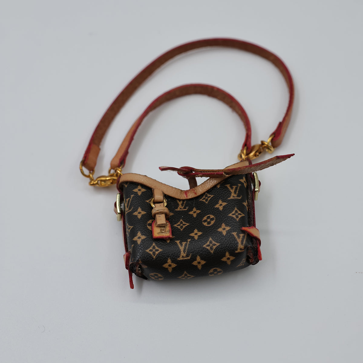 Labubu Mini Chain Bag – (Doll Accessory)