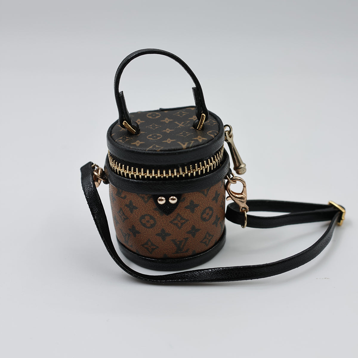 Labubu Mini bucket bag – (Doll Accessory)