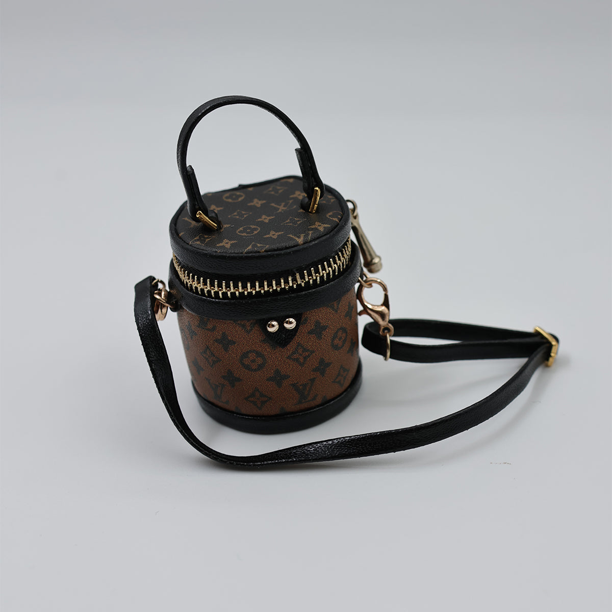 Labubu Mini bucket bag – (Doll Accessory)