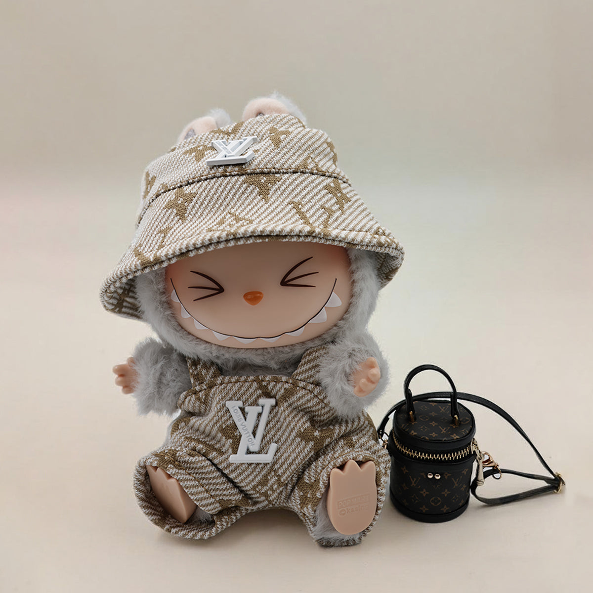 Labubu Fashion Clothing L Strap Metal-Haute 3-Piece Set (Clothes, Hat and Bag)