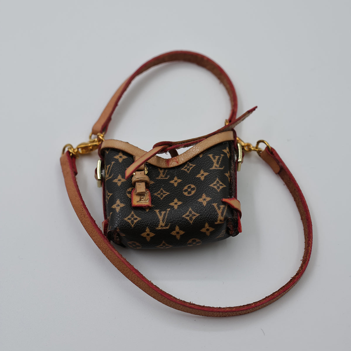 Labubu  Mini Chain Bag – (Doll Accessory)