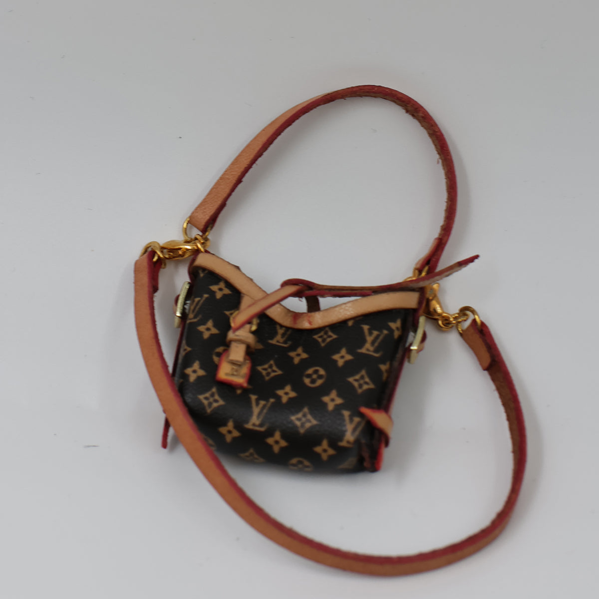 Labubu  Mini Chain Bag – (Doll Accessory)
